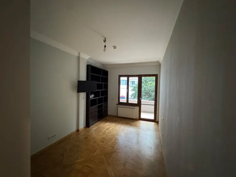7+-room apartment in Vake