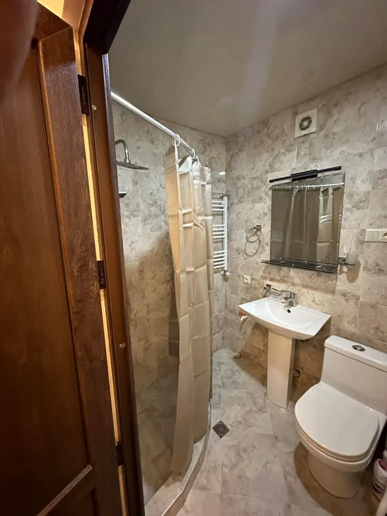 3 odalı daire, Zemo Avlabari, Metromsheni