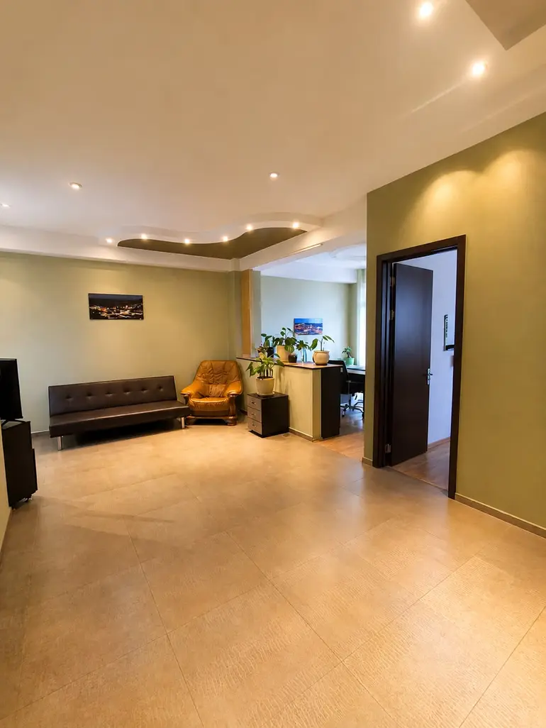 5-Zimmer-Gewerbeimmobilie, თორნიკე ერისთავის ქუჩა
