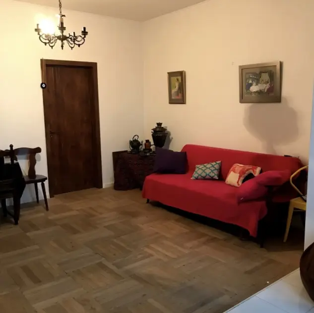 3部屋のマンション、გიორგი ბრწყინვალეს ქუჩა