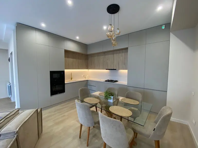 2-Zimmer-Wohnung, Vorontsovi