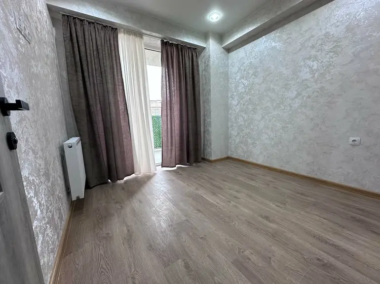 3部屋のマンション、ირინა შტენბერგის ქუჩა