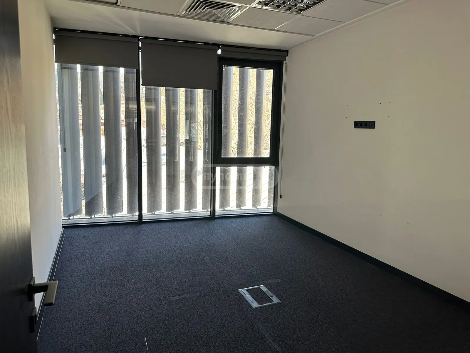 For Rent Saopise Commercial Space Mtatsmindaze view 6